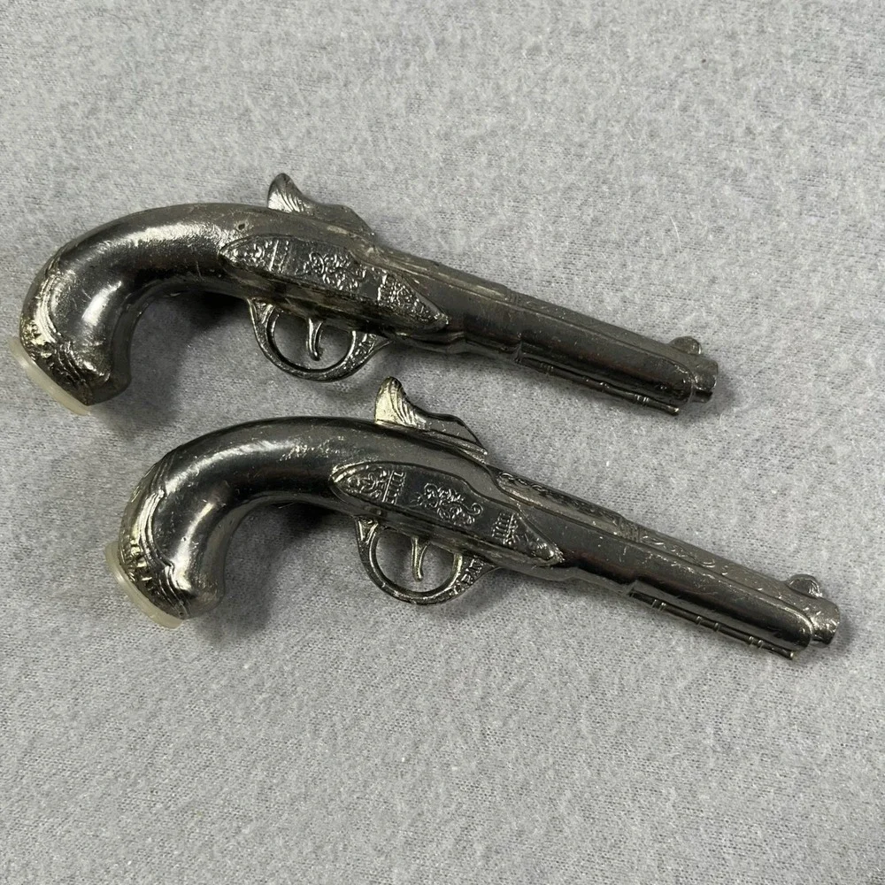 Vintage Texas Revolver Pistols Salt Pepper Shakers set‎ Metal Western Decor
